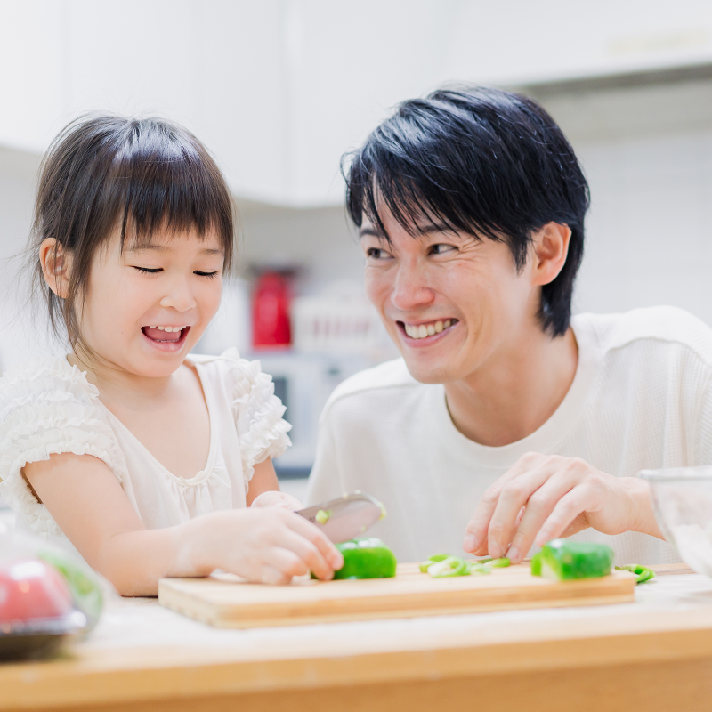 Illustrations of memo papers in blue.